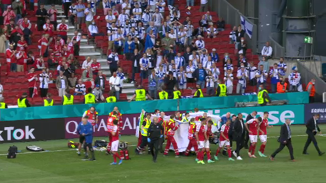 Imagini socante la Euro! Eriksen, prabusit pe gazon, fara suflare! Medicii l-au resuscitat. Informatii de ultima ora: Eriksen si-a sunat colegii in vestiar, de pe patul de spital_14
