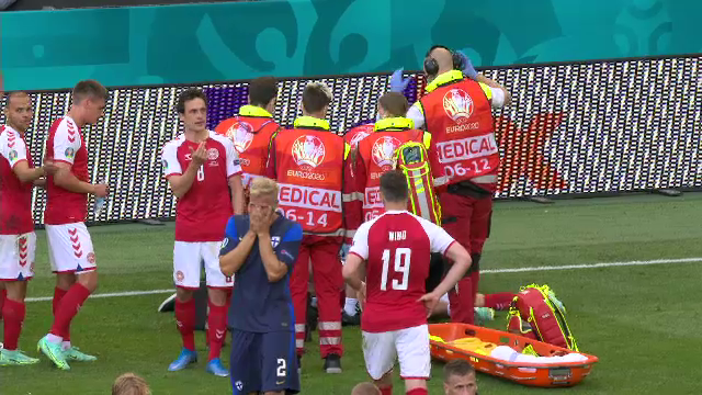 Imagini socante la Euro! Eriksen, prabusit pe gazon, fara suflare! Medicii l-au resuscitat. Informatii de ultima ora: Eriksen si-a sunat colegii in vestiar, de pe patul de spital_27