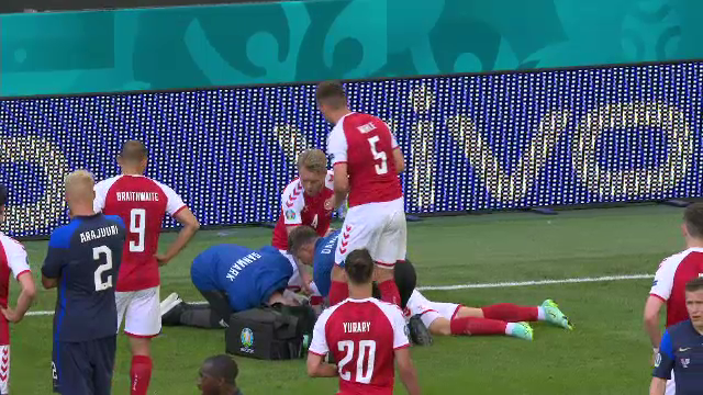Imagini socante la Euro! Eriksen, prabusit pe gazon, fara suflare! Medicii l-au resuscitat. Informatii de ultima ora: Eriksen si-a sunat colegii in vestiar, de pe patul de spital_38