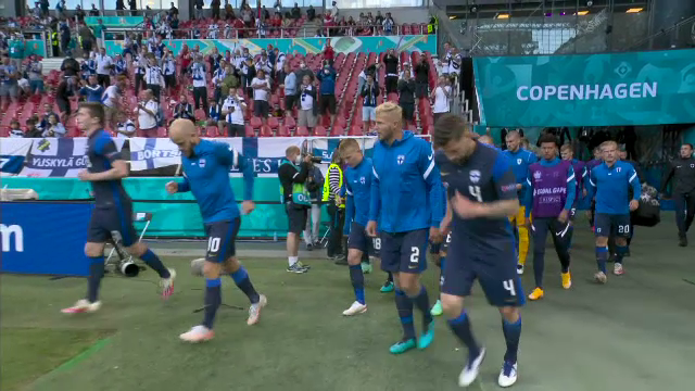 Imagini socante la Euro! Eriksen, prabusit pe gazon, fara suflare! Medicii l-au resuscitat. Informatii de ultima ora: Eriksen si-a sunat colegii in vestiar, de pe patul de spital_56