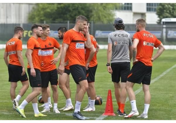 FCSB s-a intors la antrenamente! Primele imagini cu Dinu Todoran dupa ce a semnat cu echipa lui Becali_7