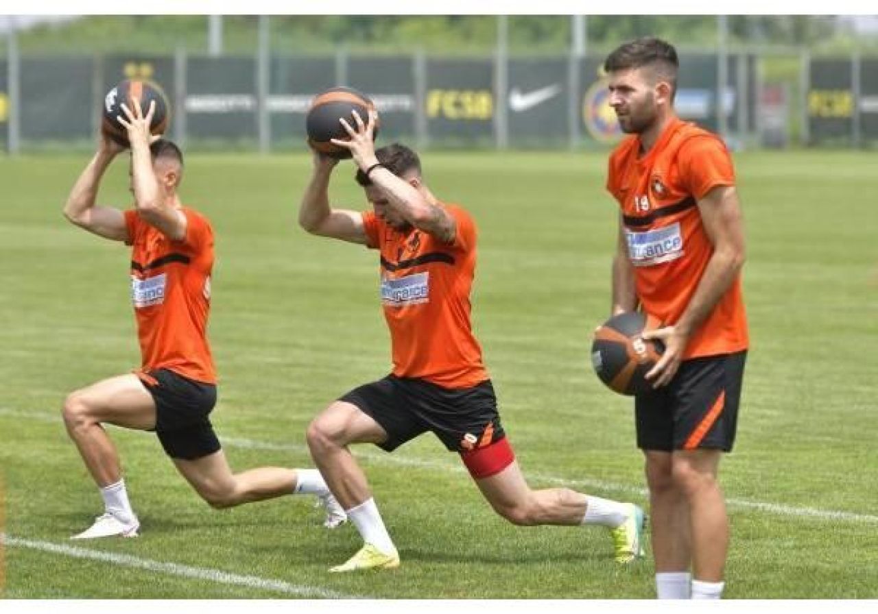 FCSB s-a intors la antrenamente! Primele imagini cu Dinu Todoran dupa ce a semnat cu echipa lui Becali_13
