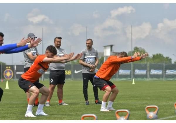 FCSB s-a intors la antrenamente! Primele imagini cu Dinu Todoran dupa ce a semnat cu echipa lui Becali_18