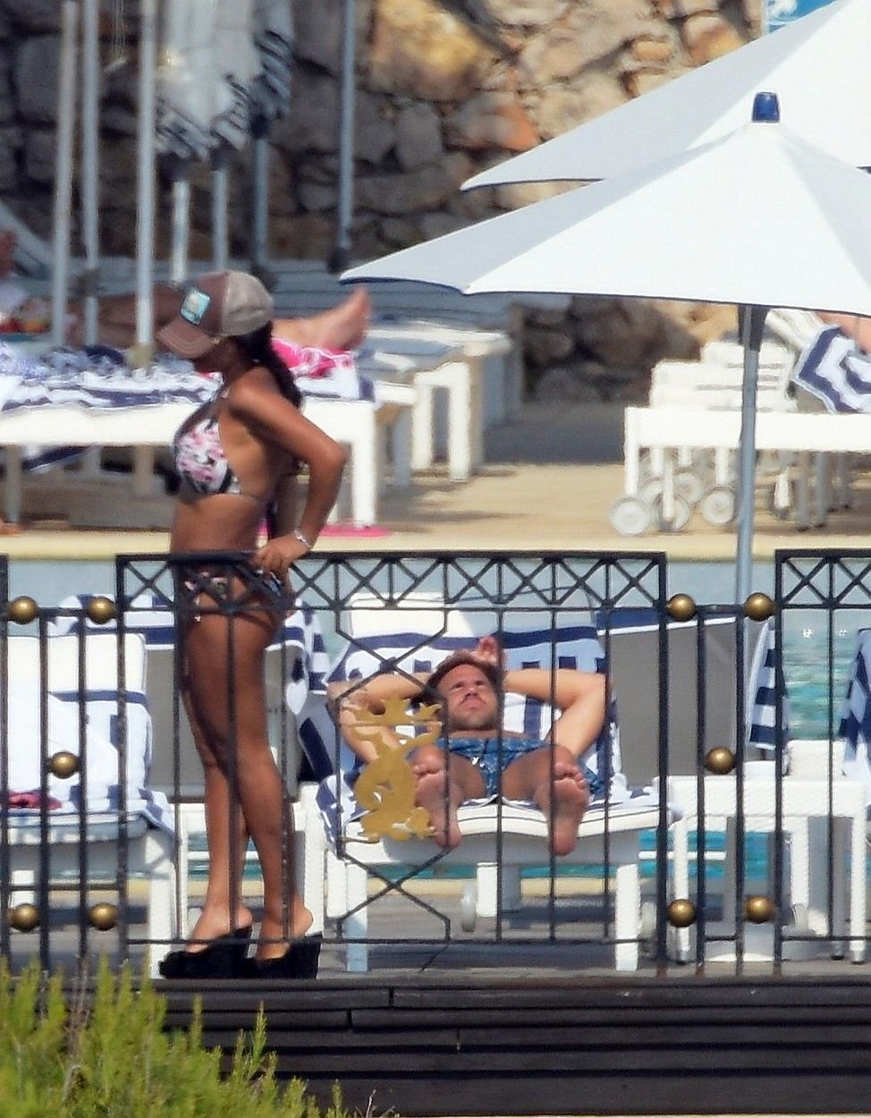 Daniella Semaan, sotia lui Cesc Fabregas, mai in varsta cu 12 ani, este numita ”Queen of the Wags”_2