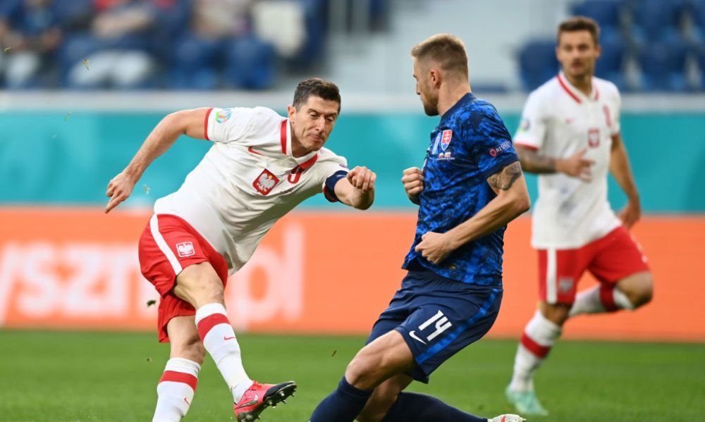 Polonia lui Lewandowski s-a incurcat cu Slovacia! Szczesny a trimis in propria poarta, iar Hategan a aratat primul cartonas rosu de la Euro! Aici ai tot ce s-a intamplat in Polonia 1-2 Slovacia_4