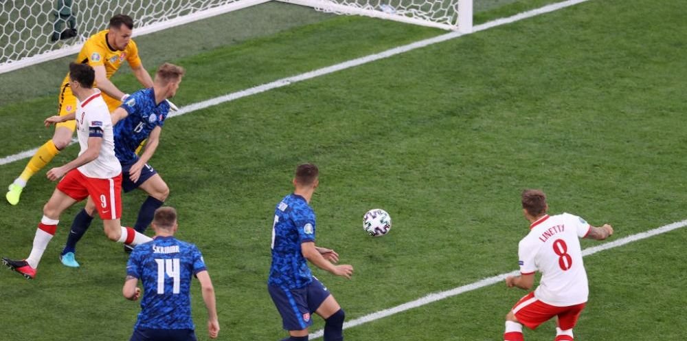 Polonia lui Lewandowski s-a incurcat cu Slovacia! Szczesny a trimis in propria poarta, iar Hategan a aratat primul cartonas rosu de la Euro! Aici ai tot ce s-a intamplat in Polonia 1-2 Slovacia_6