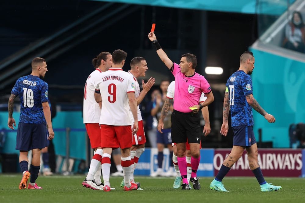 Polonia lui Lewandowski s-a incurcat cu Slovacia! Szczesny a trimis in propria poarta, iar Hategan a aratat primul cartonas rosu de la Euro! Aici ai tot ce s-a intamplat in Polonia 1-2 Slovacia_7