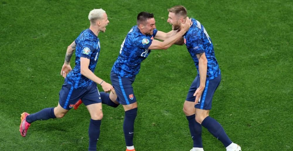 Polonia lui Lewandowski s-a incurcat cu Slovacia! Szczesny a trimis in propria poarta, iar Hategan a aratat primul cartonas rosu de la Euro! Aici ai tot ce s-a intamplat in Polonia 1-2 Slovacia_8