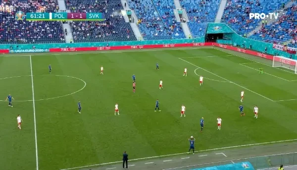 Hategan arata primul cartonas rosu de la Euro! Krychowiak vede al doilea galben si e eliminat