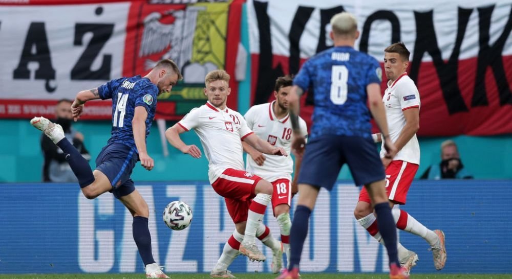 Polonia lui Lewandowski s-a incurcat cu Slovacia! Szczesny a trimis in propria poarta, iar Hategan a aratat primul cartonas rosu de la Euro! Aici ai tot ce s-a intamplat in Polonia 1-2 Slovacia_9