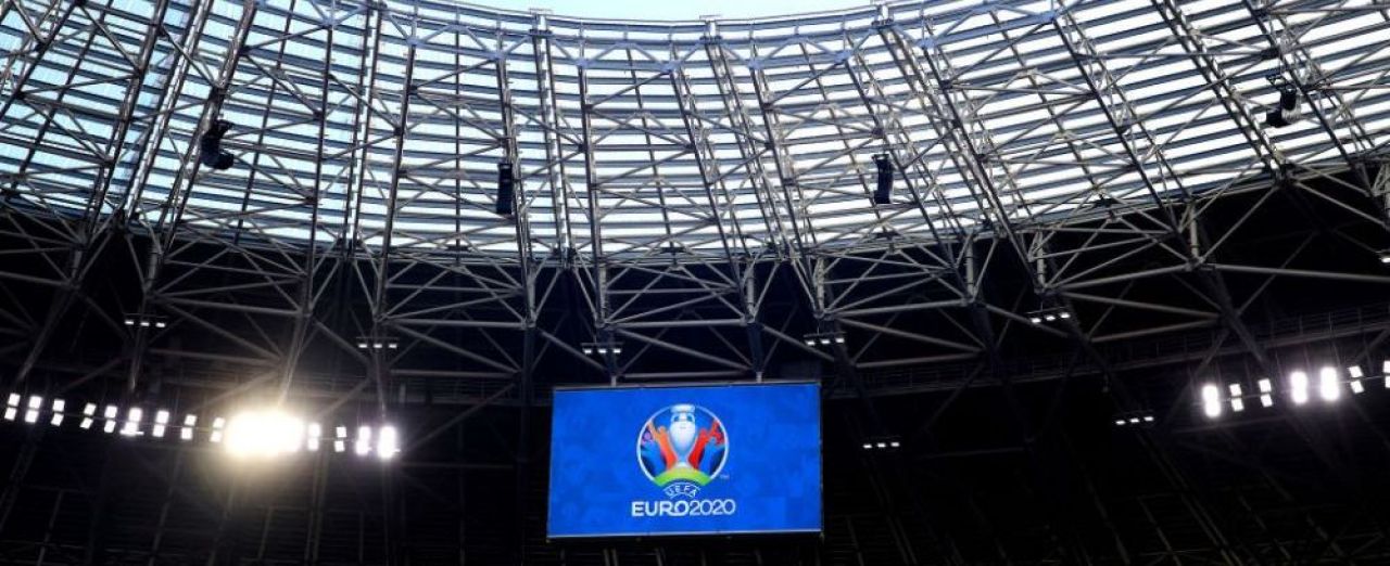 Gafa monumentala facuta de UEFA. Forul continental a