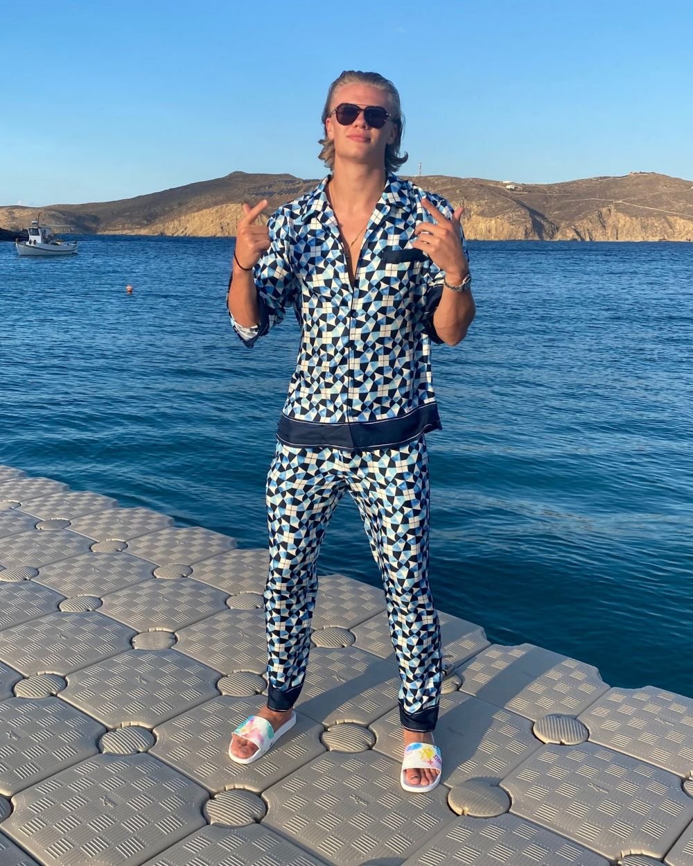 Haaland, cum nu credeai ca-l vezi vreodata! Si-a asortat tinuta neon cu cea a lui Mino Raiola si a facut ravagii in Mykonos_3