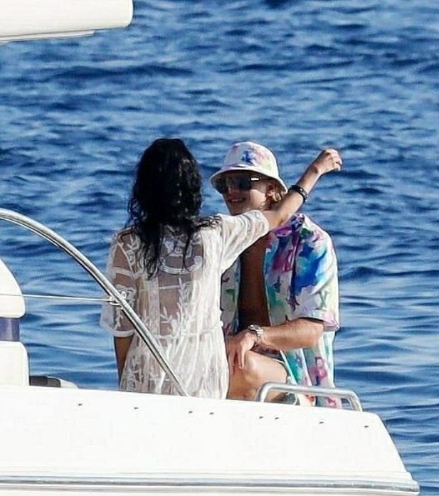 Haaland, cum nu credeai ca-l vezi vreodata! Si-a asortat tinuta neon cu cea a lui Mino Raiola si a facut ravagii in Mykonos_4