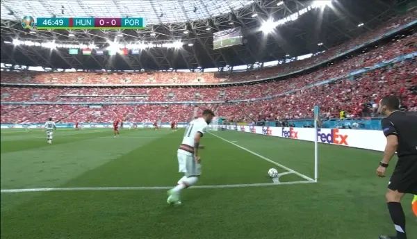 Ocazie Portugalia! Pepe trimite cu capul din fata portii, dar portarul intervine si respinge