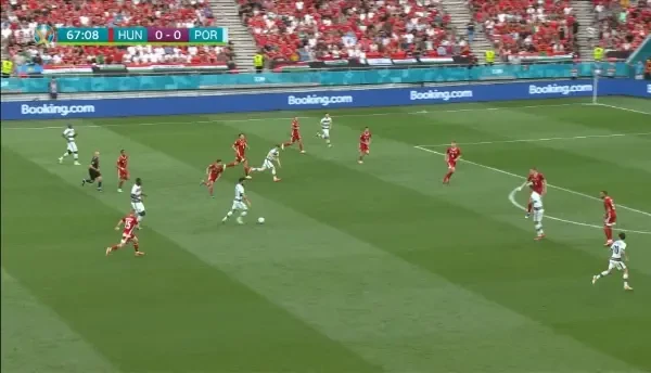 Ocazie Portugalia! Bruno Fernandes suteaza puternic de la marginea careului, dar Gulacsi intervine din nou