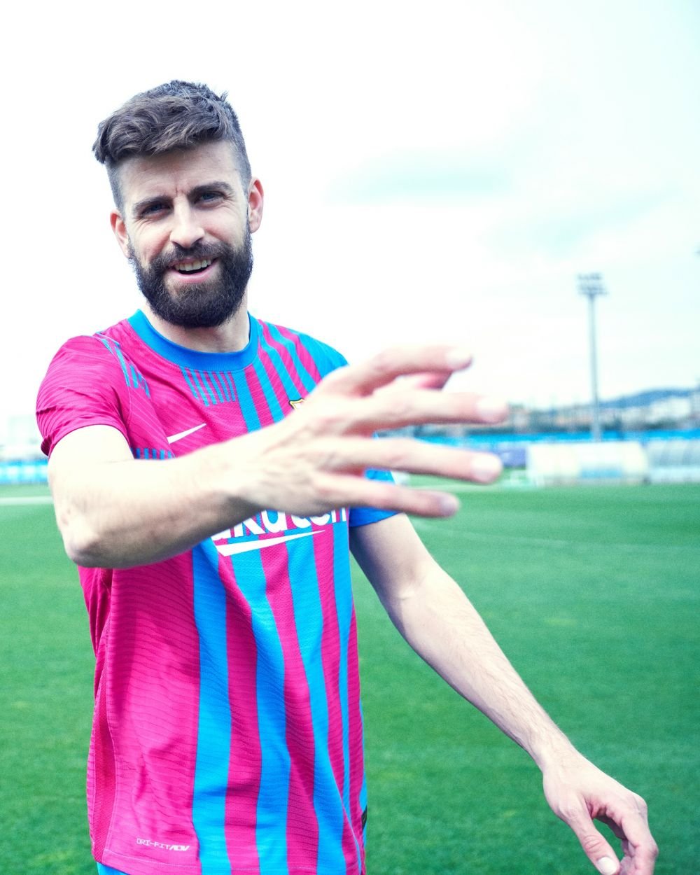 Barcelona si-a prezentat noul echipament din sezonul urmator! Nimeni nu l-a recunoscut pe Ansu Fati! Schimbare completa de look a pustiului-minune_3