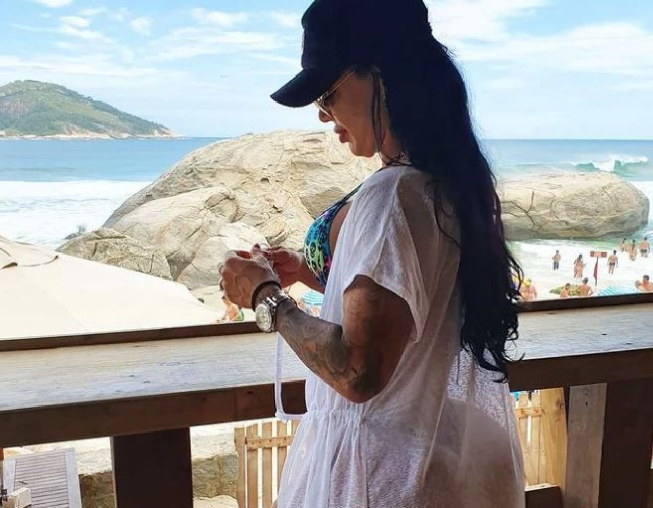 Un model fitness si-a asigurat fundul bombat cu peste 300.000 de euro. Cum arata brazilianca la plaja_3