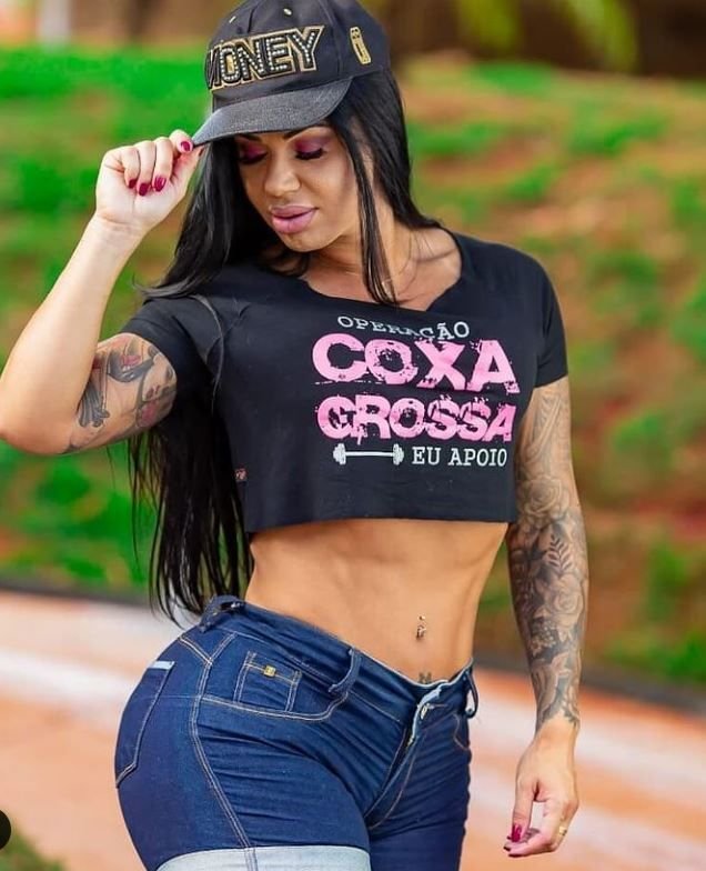 Un model fitness si-a asigurat fundul bombat cu peste 300.000 de euro. Cum arata brazilianca la plaja_7