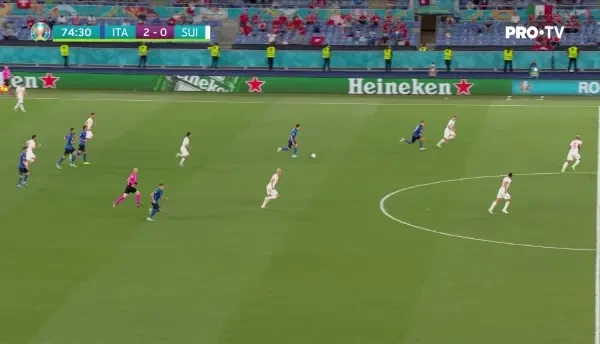 Ocazie pentru Italia! Contraatac bun al lui Immobile, care suteaza la coltul lung dar trimite putin pe langa poarta