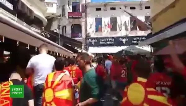 Suporterii Macedoniei de Nord si cei ai Ucrainei au luat cu asalt Bucurestiul. Atmosfera incendiara in Capitala FOTO si VIDEO
