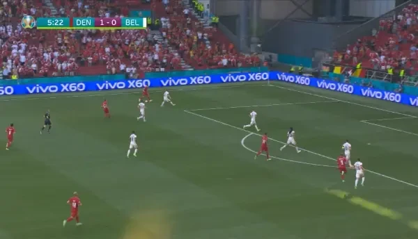 Danemarca trece pe langa 2-0 in minutul cinci