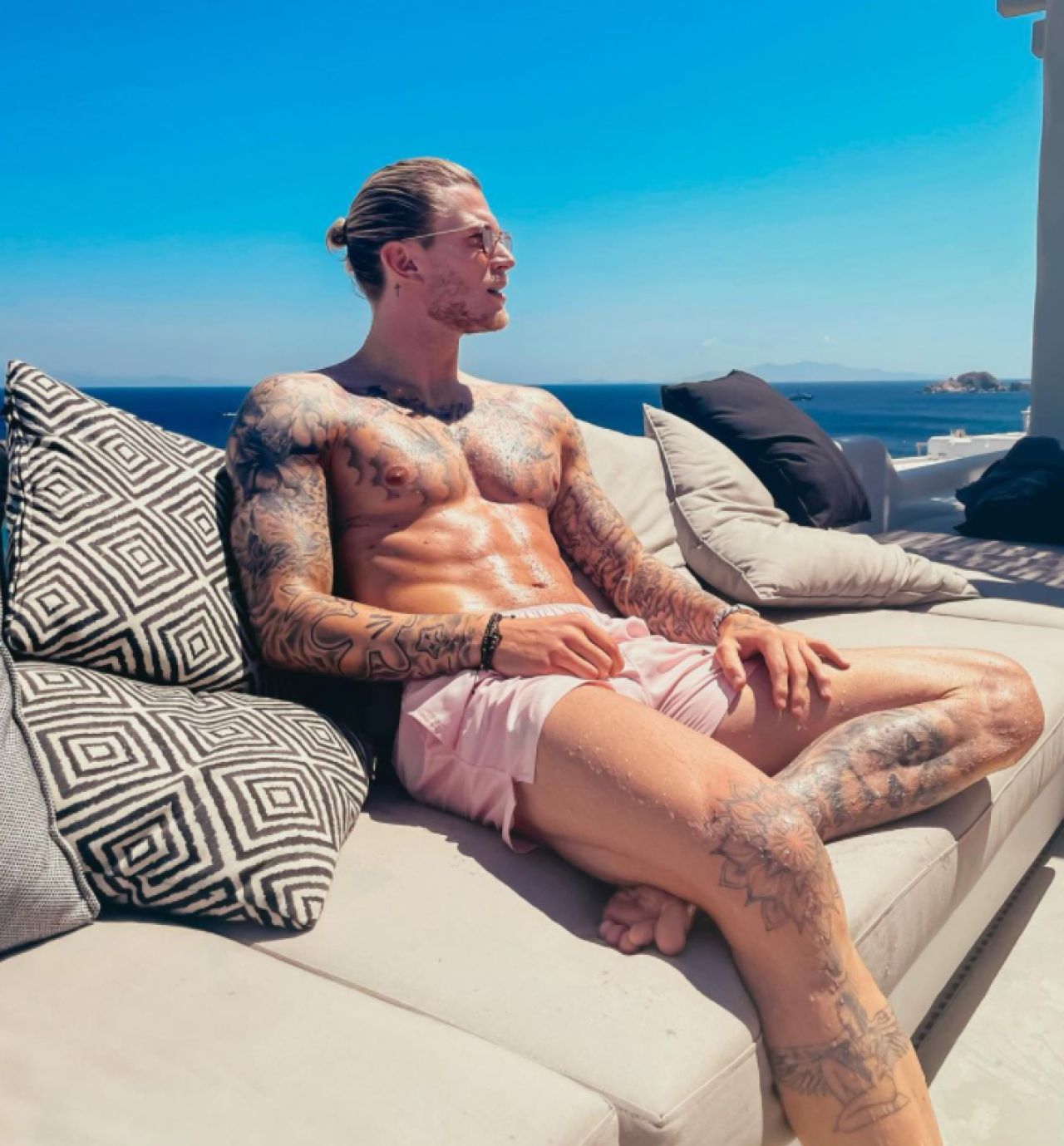 Germania lupta pentru trofeul de la EURO 2020, Loris Karius se relaxeaza in Mykonos. Cum arata bruneta cu care s-a afisat portarul neamt _2