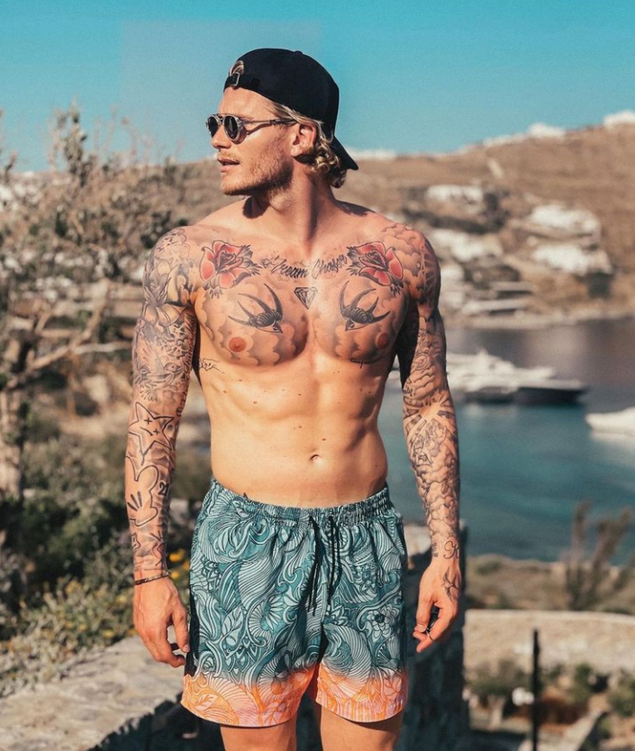Germania lupta pentru trofeul de la EURO 2020, Loris Karius se relaxeaza in Mykonos. Cum arata bruneta cu care s-a afisat portarul neamt _3