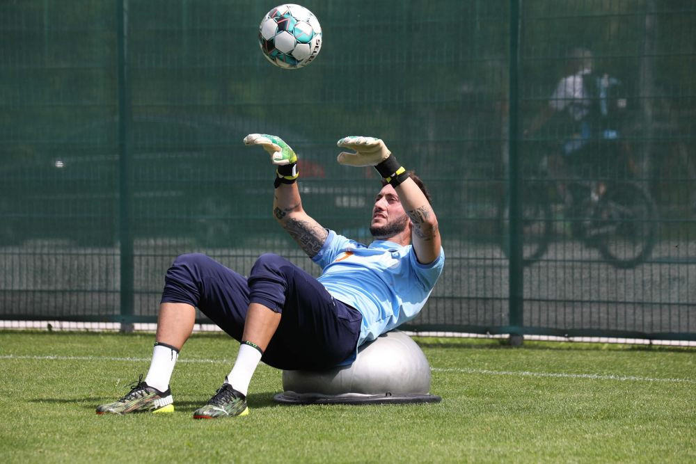 CSU Craiova a plecat in Austria cu un avion personalizat! Jucatorii lui Ouzounidis vor sta intr-un hotel renumit_7