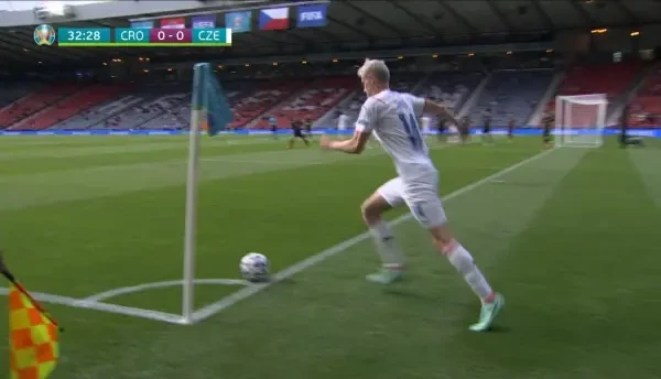 Penalty pentru Cehia! Lovren l-a faultat pe Schick in careu! Fundasul l-a lovit cu cotul in fata pe atacant