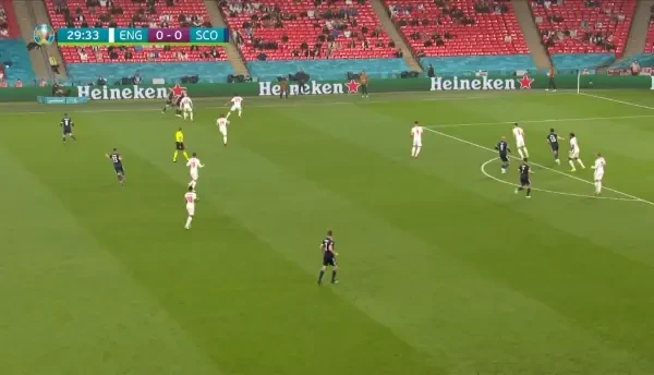 Ocazie Scotia! O'Donnell a sutat tare de la marginea careului, dar Pickford a intervenit incredibil