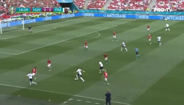 Ocazie mare pentru Franta! Digne a centrat in careu, Mbappe a reluat cu capul, dar a trimis putin pe langa poarta