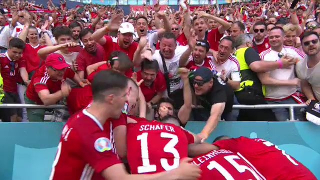 Pur si simplu genial! Fiola a inscris impotriva Frantei si a devenit viral cu bucuria de la gol! A daramat masa oficialilor _8