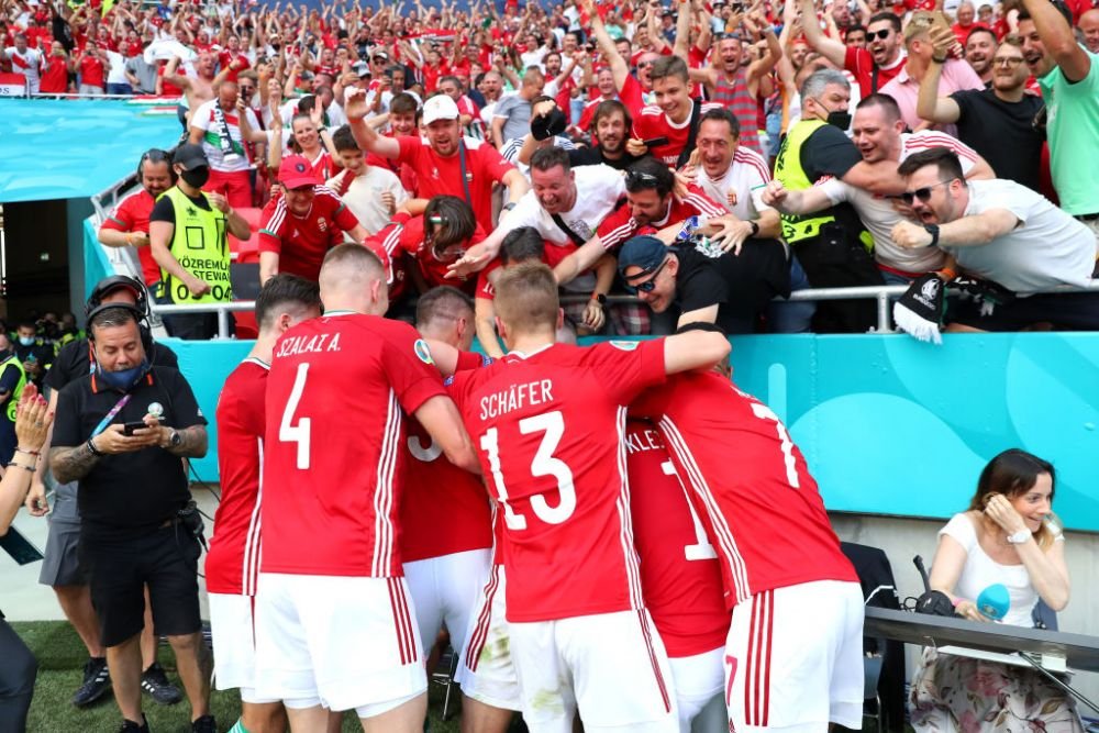 Pur si simplu genial! Fiola a inscris impotriva Frantei si a devenit viral cu bucuria de la gol! A daramat masa oficialilor _10