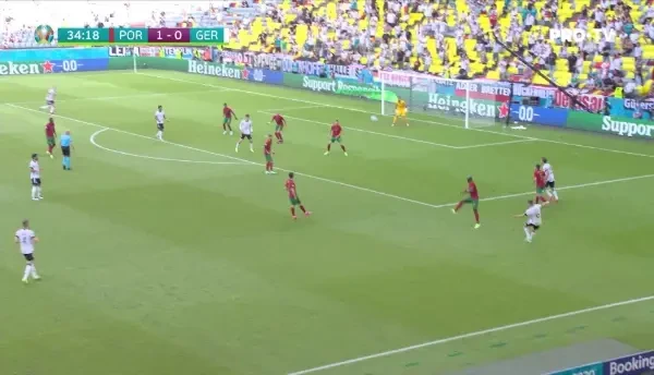 AUTOGOL! Kimmich a centrat la bara a doua, Gosens a trimis un voleu spre Havertz, iar Ruben Dias a trimis in propria poarta