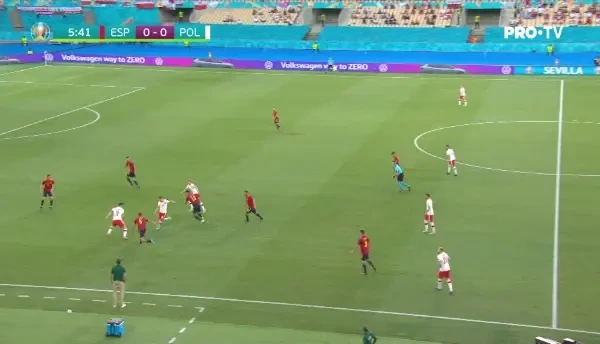 Klich trimite primul sut la poarta Spaniei! Balonul s-a dus putin peste poarta lui Unai Simon