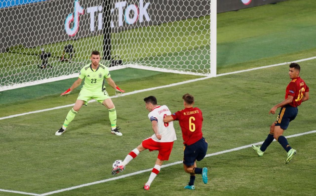 Alt film, acelasi scenariu! Spania se incurca din nou si tremura pentru calificarea in optimi! Moreno a ratat penalty-ul care putea aduce victoria! Aici ai ce s-a intamplat in Spania 1-1 Polonia_6