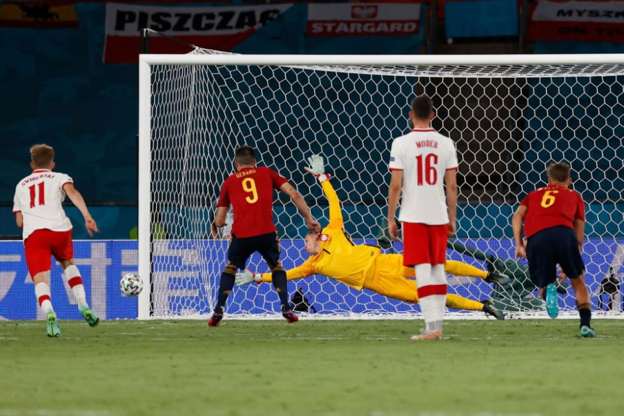 Alt film, acelasi scenariu! Spania se incurca din nou si tremura pentru calificarea in optimi! Moreno a ratat penalty-ul care putea aduce victoria! Aici ai ce s-a intamplat in Spania 1-1 Polonia_7
