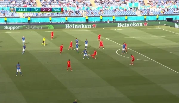 Bernadeschi ii trimite perfect lui Belotti, care suteaza la coltul lung, dar atacantul trimite pe langa poarta