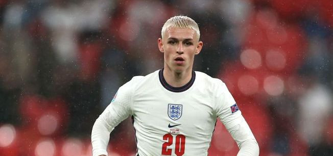 Absolut uluitor! O vedeta a Angliei incearca sa-si convinga coechipierii sa copieze moda lansata de nationala Romaniei in urma cu 23 de ani: Voi reusi!