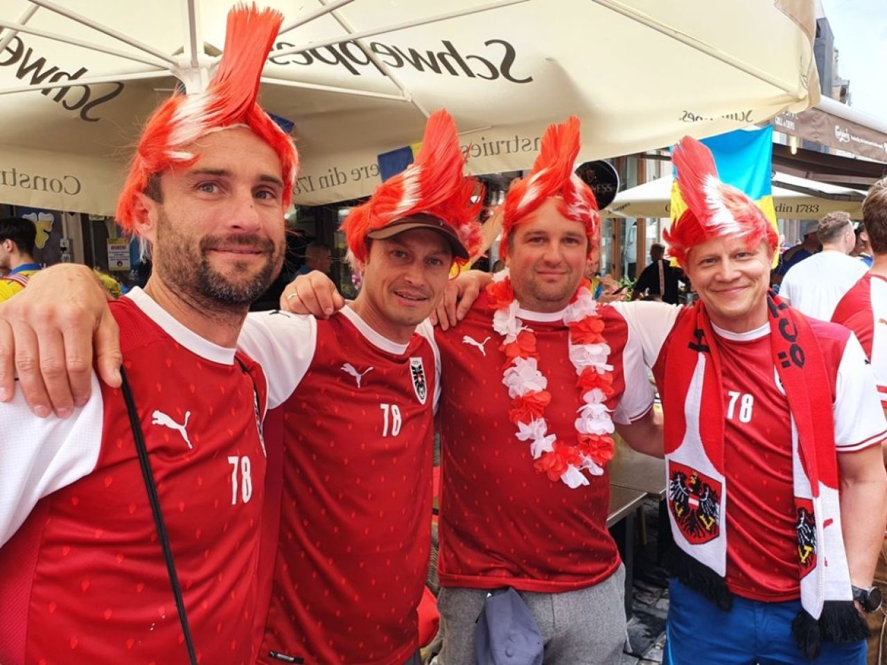 Din nou atmosfera senzationala in Bucuresti! Fanii austrieci si ucraineni fac spectactol in Centrul Vechi | FOTO_1