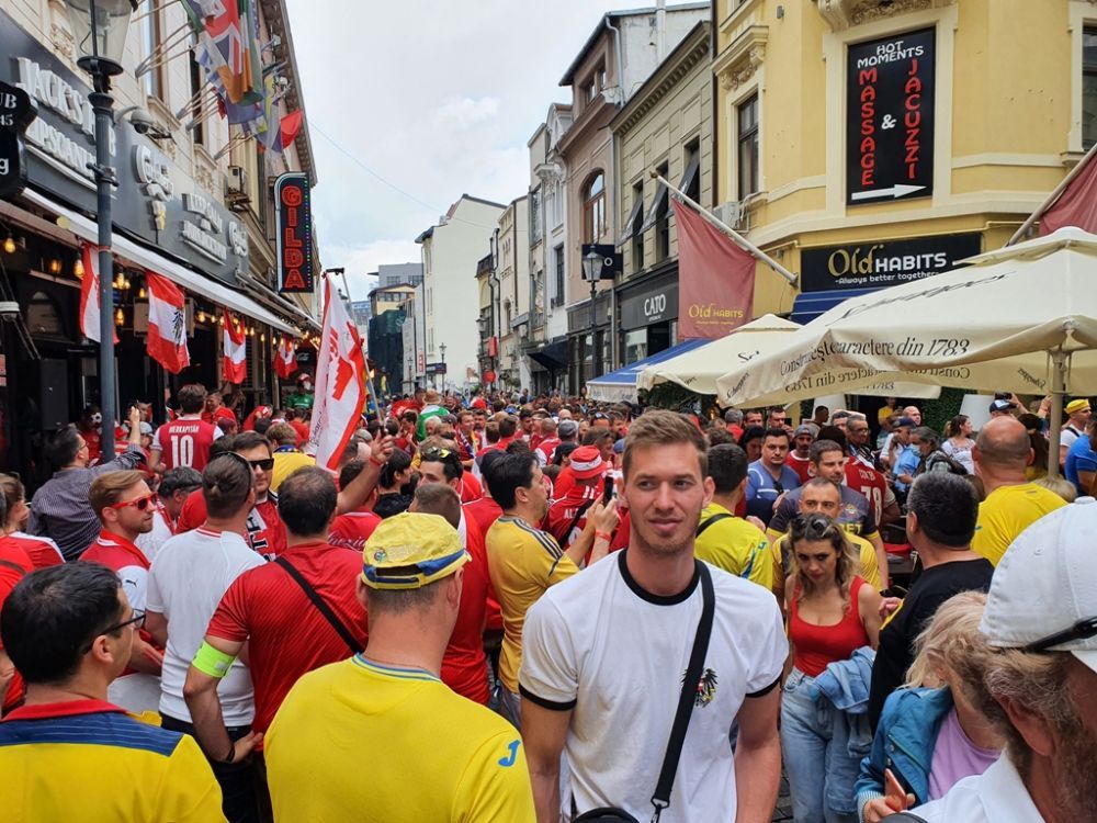 Din nou atmosfera senzationala in Bucuresti! Fanii austrieci si ucraineni fac spectactol in Centrul Vechi | FOTO_8