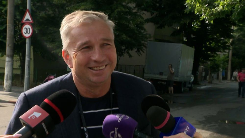 Dan Petrescu, pus pe glume cand a fost intrebat despre Farul si Hagi: S-a apucat de fotbal? &nbsp;Care e favorita lui la Euro