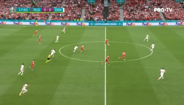 OCAZIE RUSIA! Golovin primeste in careu si suteaza puternic, dar Schmeichel reuseste sa respinga