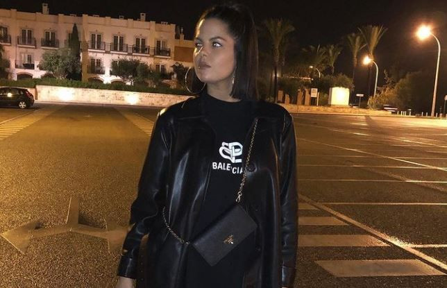 Un model si-a indus fanii in eroare dupa ce a postat o fotografie in care apare in costum de baie_2