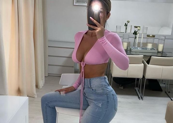 Un model si-a indus fanii in eroare dupa ce a postat o fotografie in care apare in costum de baie_3