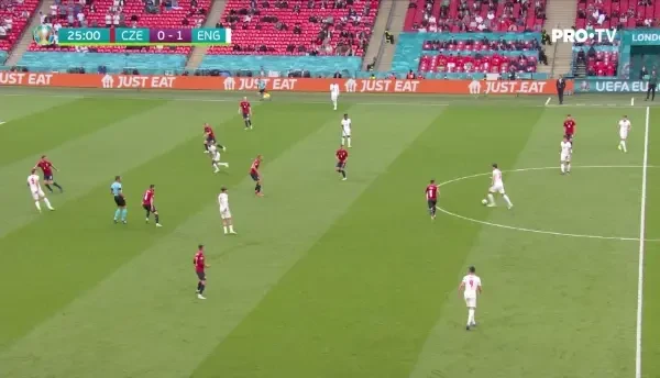 OCAZIE ANGLIA! Kane a primit perfect in interiorul careului si a incercat sa suteze la coltul lung, dar l-a nimerit pe portarul ceh