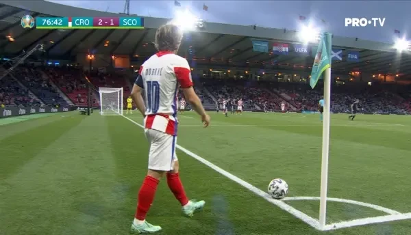 GOOOOOL CROATIA! Modric a centrat din conrner pentru reluarea perfecta a lui Perisic, care l-a invins fara probleme pe portar cu o lovitura de cap directa