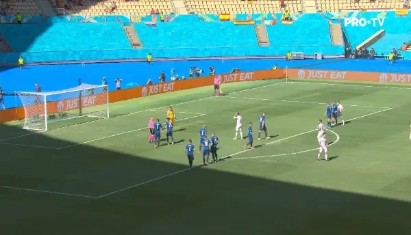 Penalty pentru Spania! Morata executa slab iar portarul Slovaciei restinge balonul