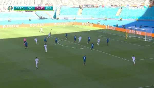 GOOOOOL Spania! Alba patrunde prin flancul stang, apoi centreaza in centru, pana la Sarabia, care trimite in poarta