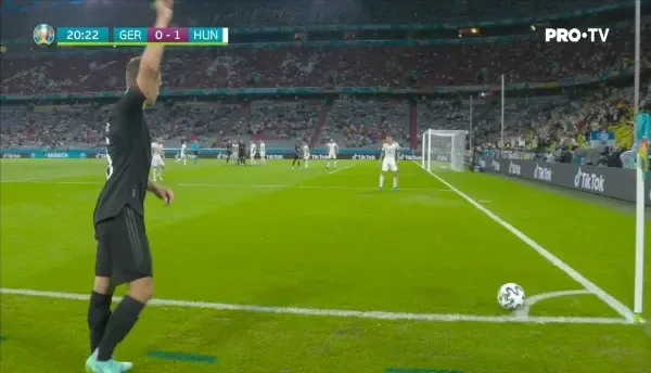 Ocazie mare pentru Germania! Kroos a executat excelent o lovitura de la colt, iar Hummels a reluat cu capul, insa mingea a lovit bara